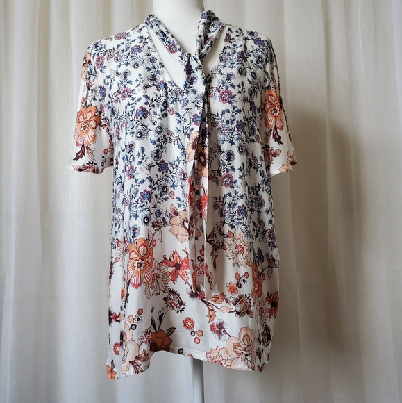 The Neck Down Floral Top with Tie Womens Large - Picture 10 of 10
